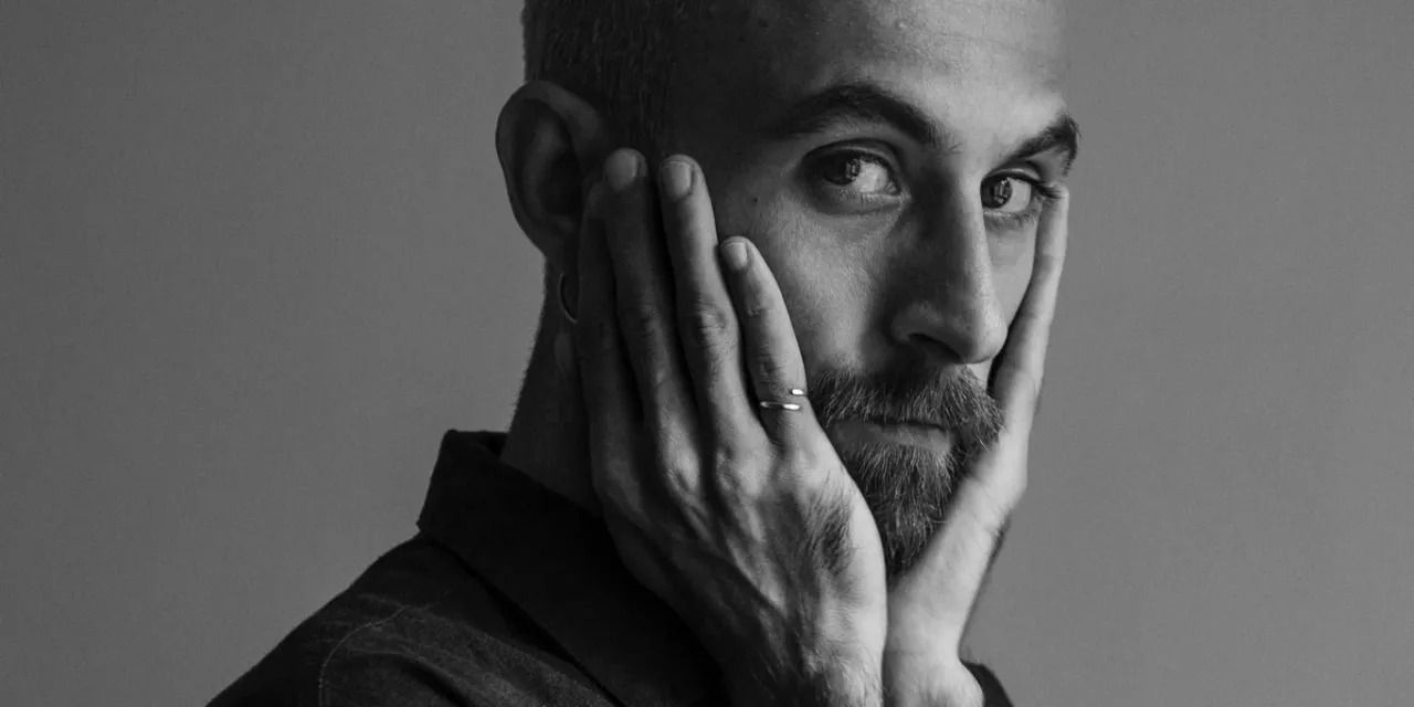 Ömer Tevfik Erten’e Akbank Günümüz Sanatçıları Ödülü Kaos GL - LGBTİ+ Haber Portalı