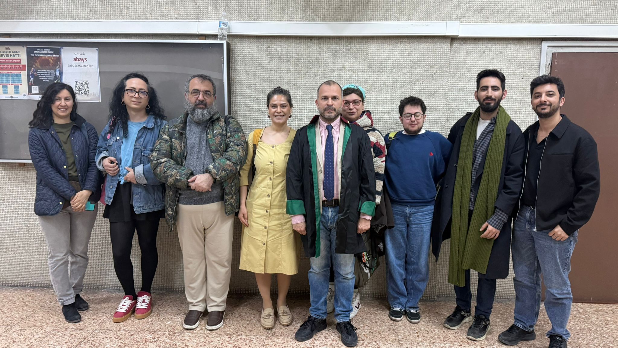Onur Yürüyüşü’nde gözaltına alınan Av. Hayriye Kara davasında tanıklar işkenceyi anlattı: “Duvara vurarak kelepçelediler” Kaos GL - LGBTİ+ Haber Portalı