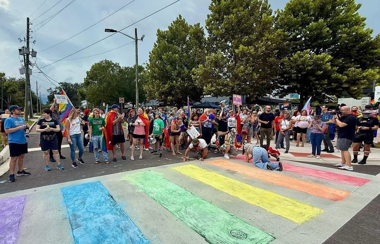 Orlando Katliamı anısına yapılan gökkuşağı yaya geçidi silindi, aktivistler yeniden boyadı | Kaos GL - LGBTİ+ Haber Portalı Haber