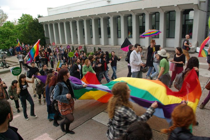 “Özerk, demokratik, özgür, eşit ve kuir feminist bir üniversite için mücadele ediyoruz, hapishane genelgesini tanımıyoruz” Kaos GL - LGBTİ+ Haber Portalı