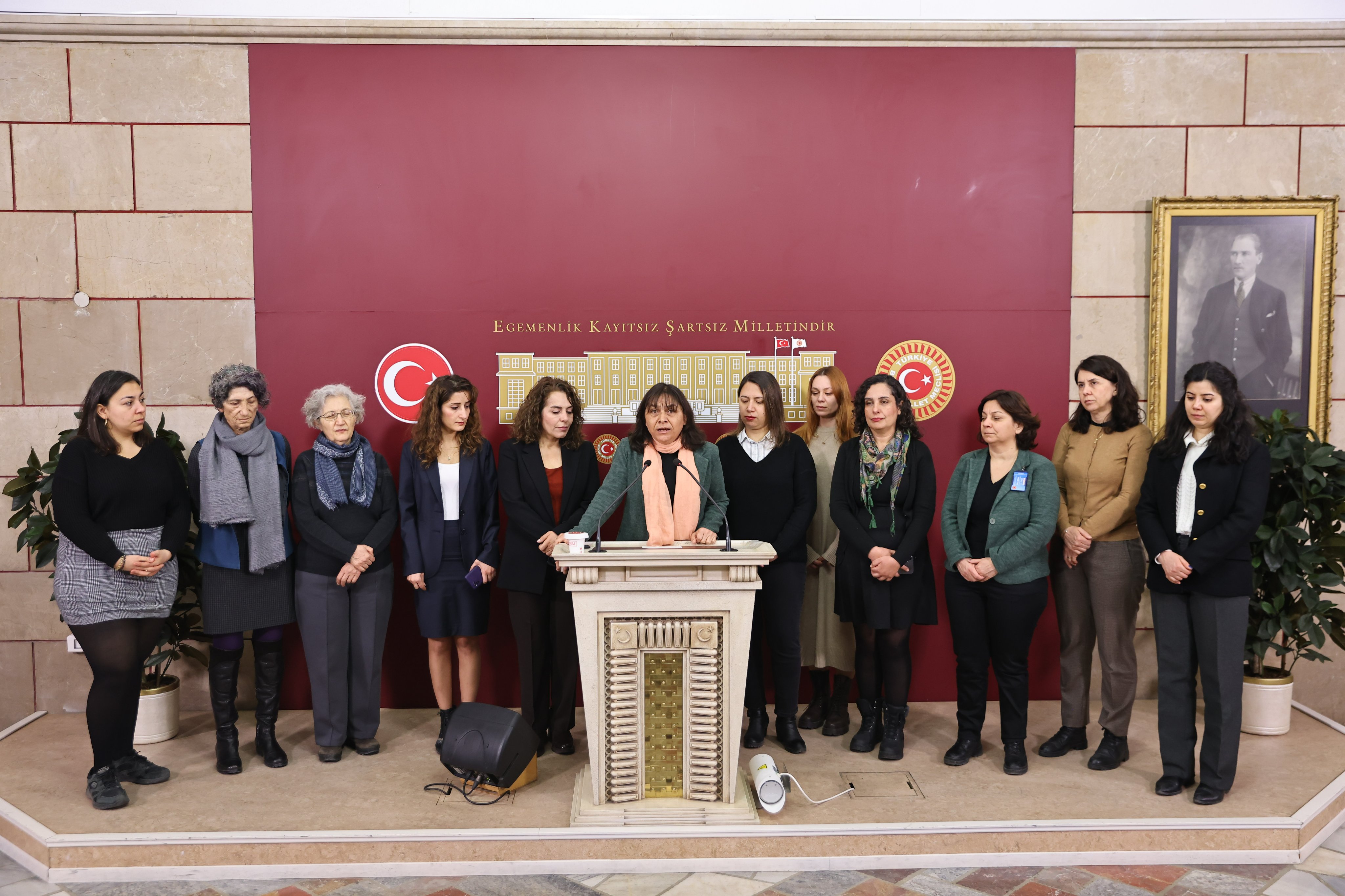 Özgül Saki: ‘Male violence gains strength as a result of AKP's anti-LGBTI+ policies’ | Kaos GL - News Portal for LGBTI+ News