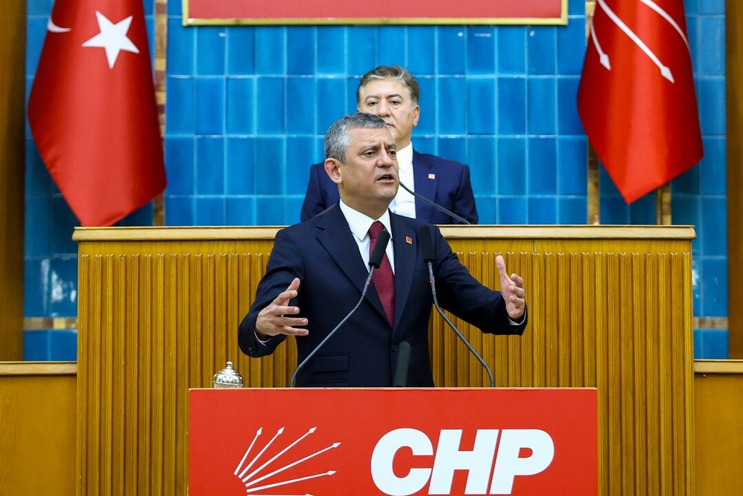 Özgür Özel'den NATO tutuklamalarına tepki: "Cümle alem biliyor ki hiçbir suçları yok” Kaos GL - LGBTİ+ Haber Portalı