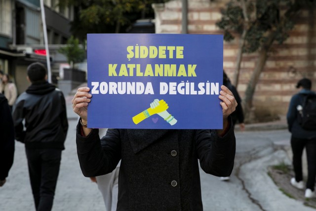 Özgür Renkler’den bilgi notu: “Ev İçi Şiddete Yönelik Destek ve Başvuru Mekanizmaları” Kaos GL - LGBTİ+ Haber Portalı