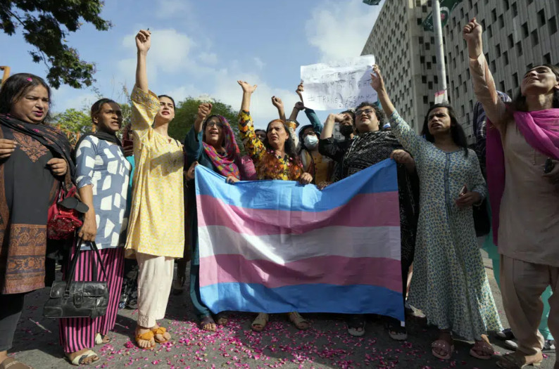 Pakistan Şeriat Mahkemesi Trans Hakları Yasası’nı buduyor! | Kaos GL - LGBTİ+ Haber Portalı Haber