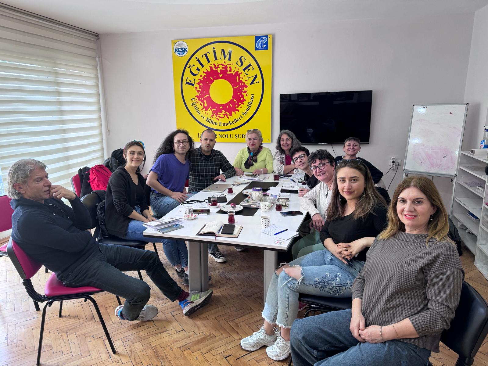 Pembe Yakalılar İzmir Sendika Grubu kuruluyor Kaos GL - LGBTİ+ Haber Portalı