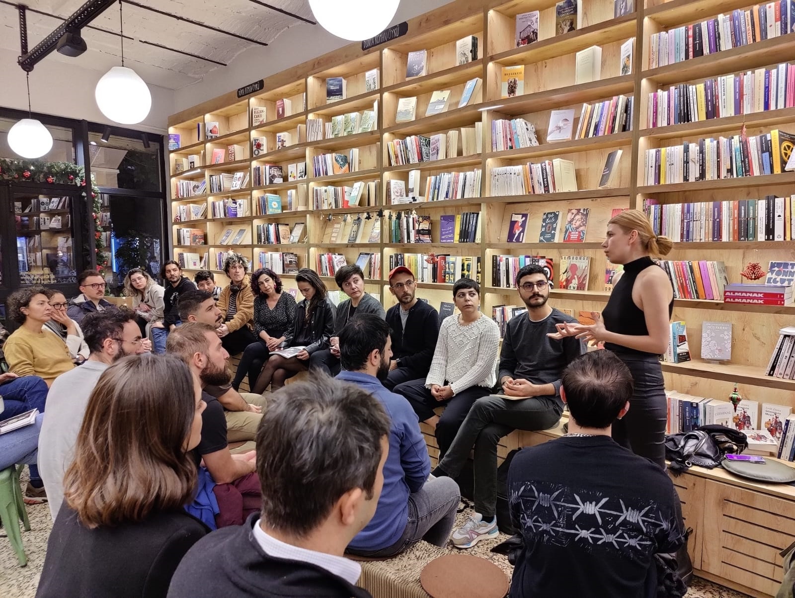 “Queer bir hayaletle nasıl arkadaşlık kurulur?” | Kaos GL - LGBTİ+ Haber Portalı Haber