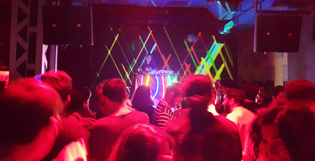 Queer gece hayatı çalışanlarına destek olma çağrısı | Kaos GL - LGBTİ+ Haber Portalı Haber