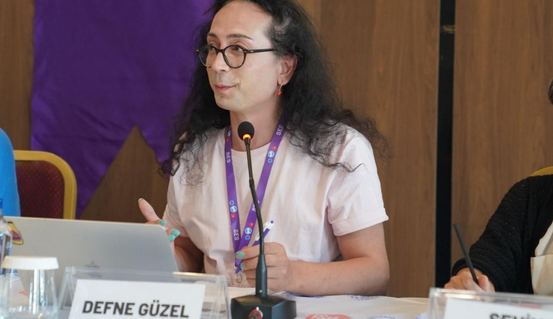 Renkli Güvercin: “Bu dava, yalnızca Defne Güzel’in değil, hepimizin davasıdır" Kaos GL - LGBTİ+ Haber Portalı