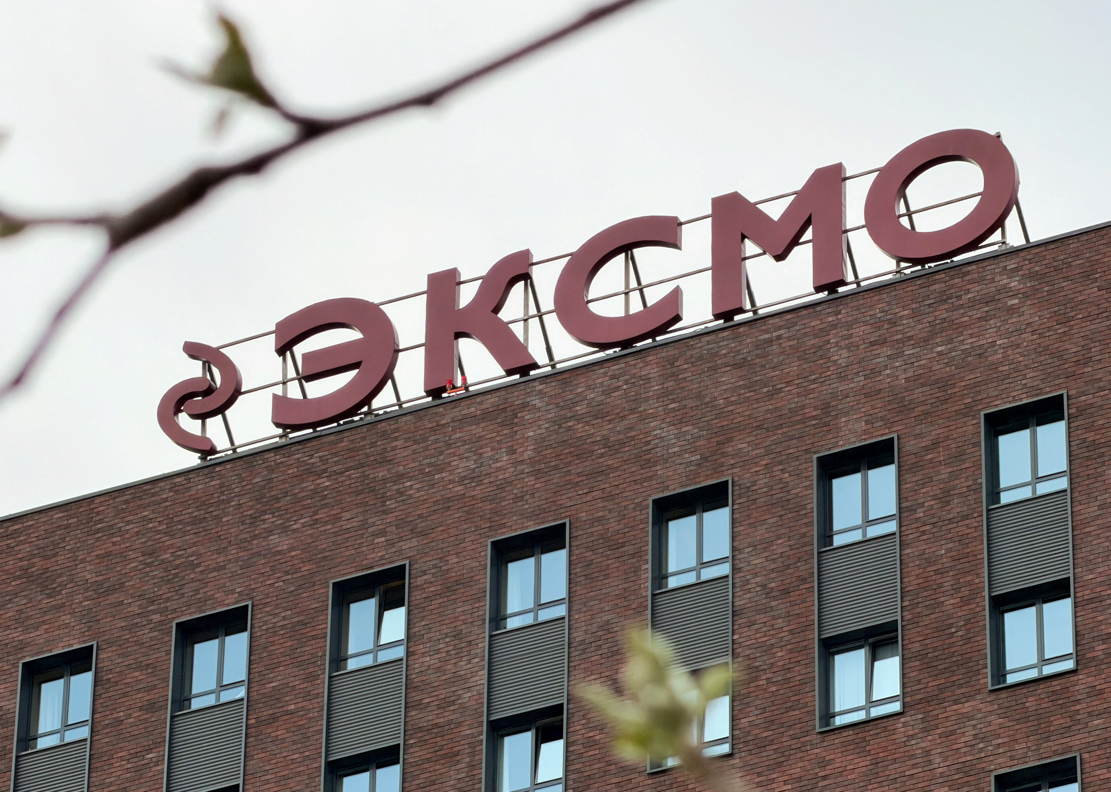 Rusya’da "LGBT propagandası" baskısı büyüyor: Yayınevine soruşturma, çalışanlar ifadeye çağrıldı | Kaos GL - LGBTİ+ Haber Portalı