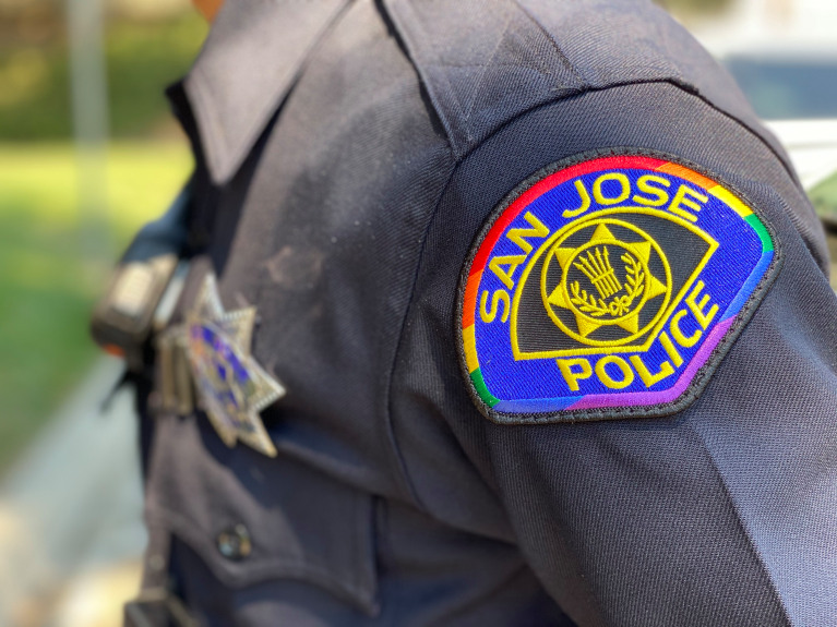 San Jose’de polislere gökkuşaklı omuz bandı Kaos GL - LGBTİ+ Haber Portalı