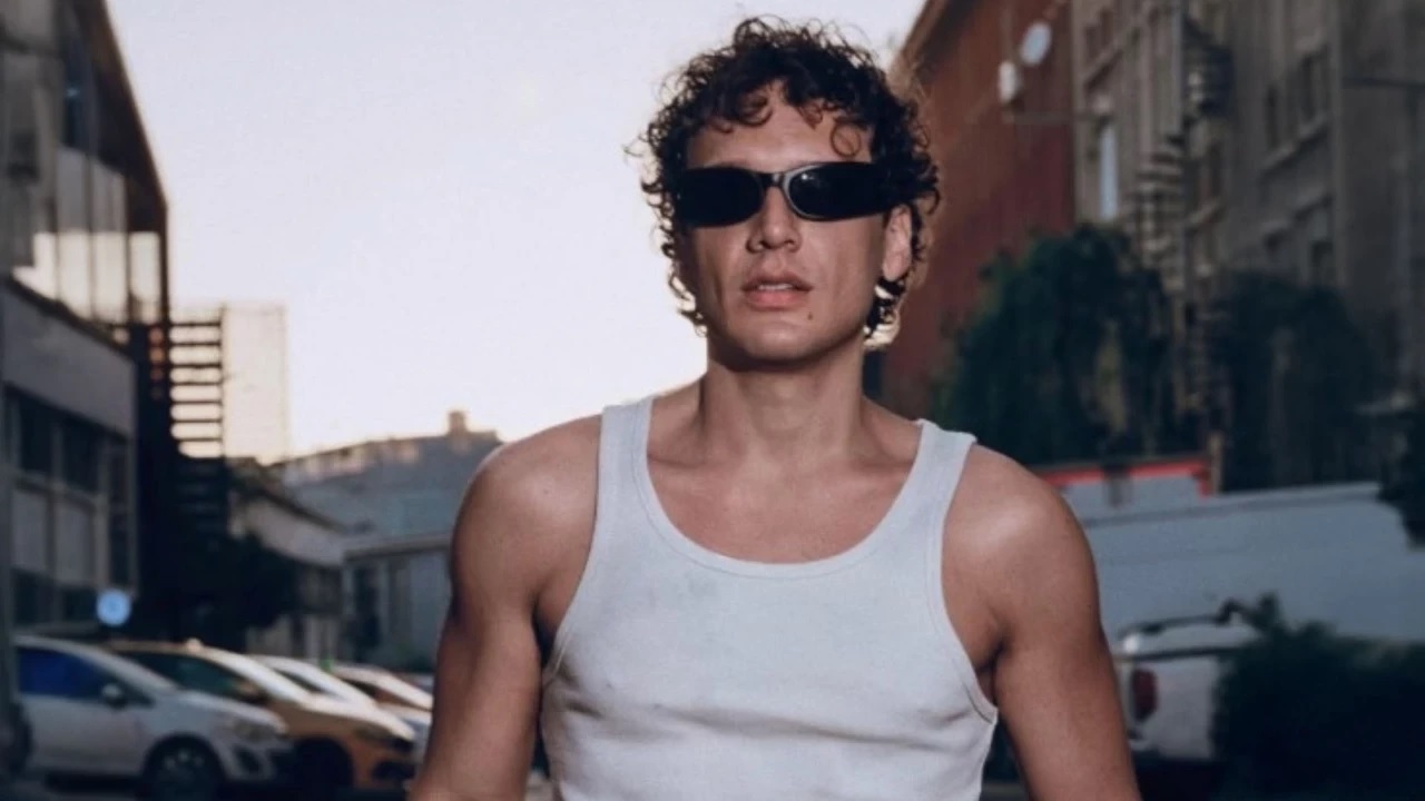 Şarkıcı Edis hakkında yakalama kararı Kaos GL - LGBTİ+ Haber Portalı