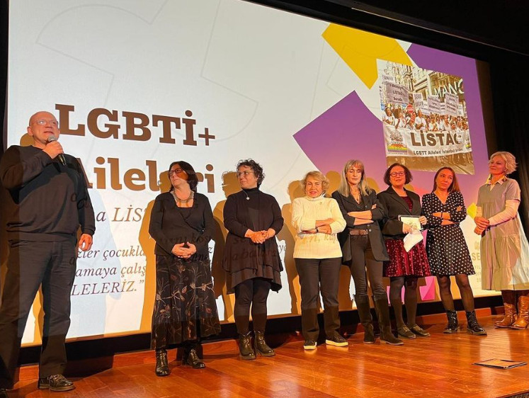 SES’ten LGBTİ+ ailelerine ve SPoD'a ödül | Kaos GL - LGBTİ+ Haber Portalı Haber