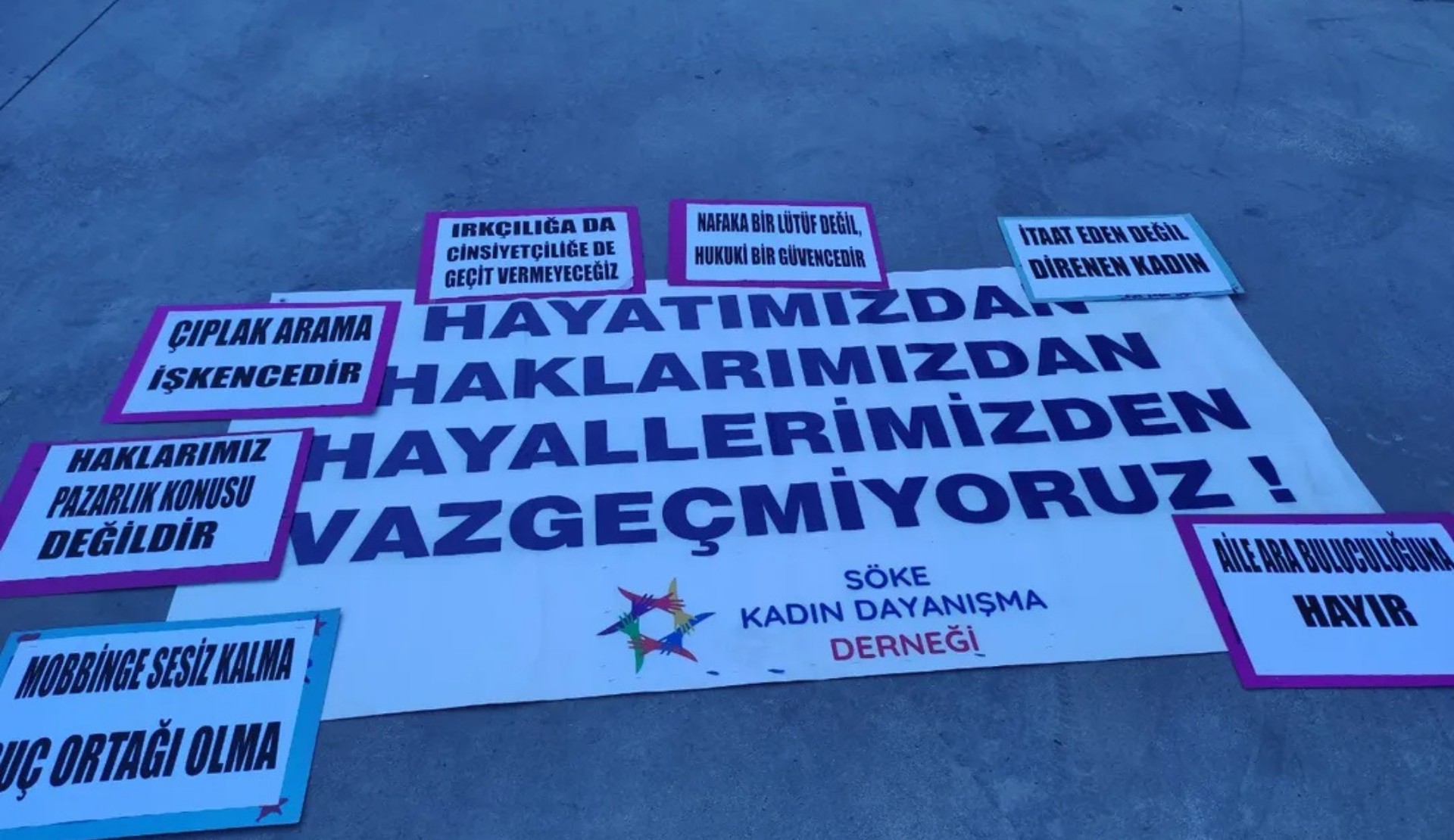 Söke’de kadınlar 12. Yargı Paketi’ne karşı bir aradaydı: “Haklarımız pazarlık konusu yapılamaz” | Kaos GL - LGBTİ+ Haber Portalı