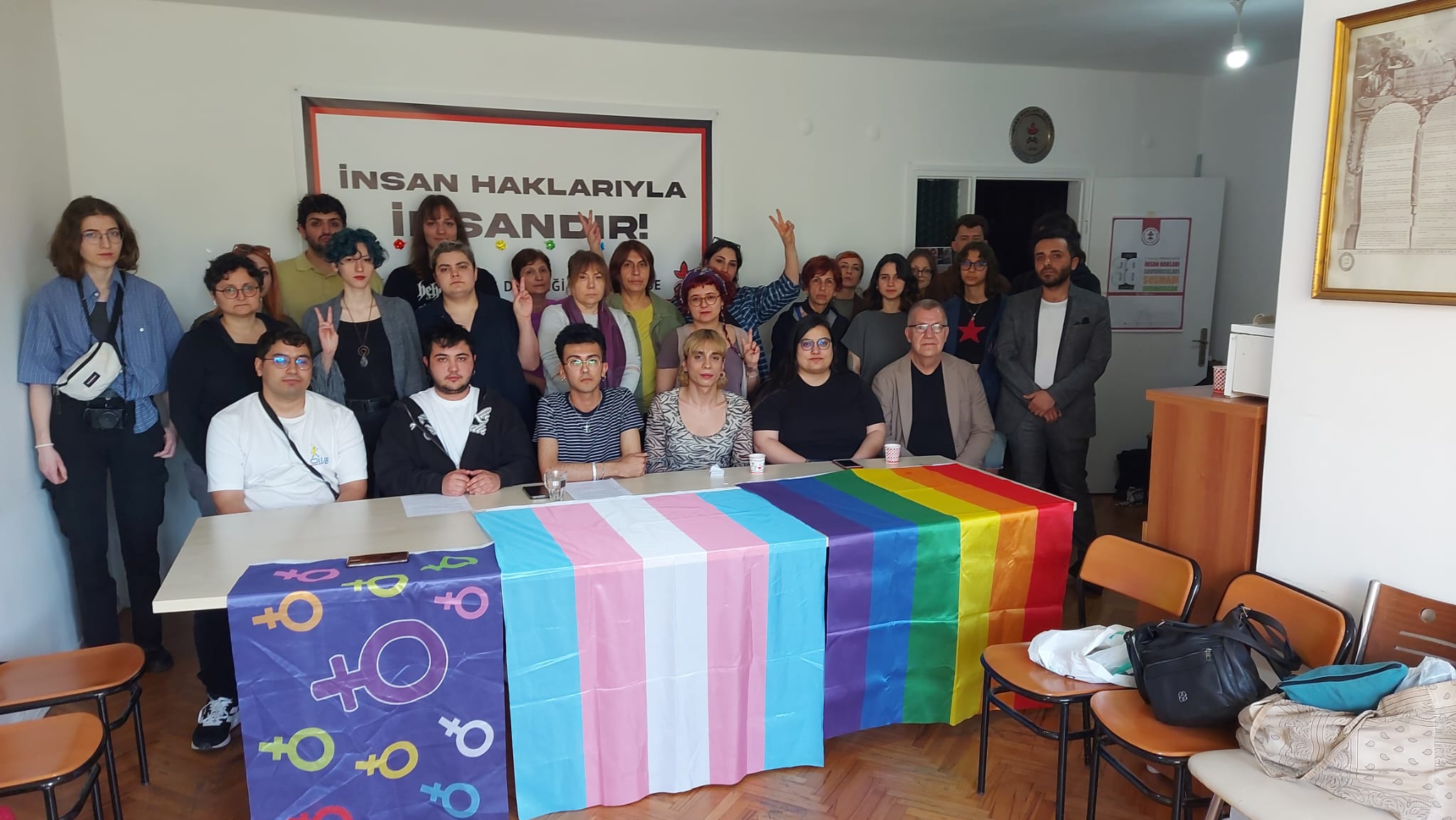 “Sözde olan cinsiyet kimliklerimiz değil sizin koltuklarınızın meşruiyetidir” | Kaos GL - LGBTİ+ Haber Portalı Haber