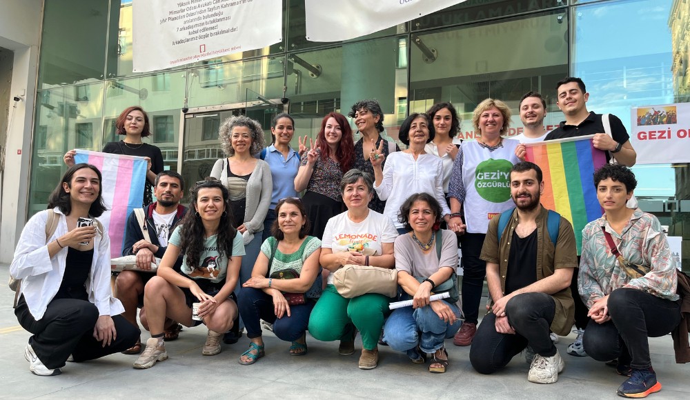 SPoD’dan TMMOB önündeki Adalet Nöbeti’ne destek ziyareti Kaos GL - LGBTİ+ Haber Portalı