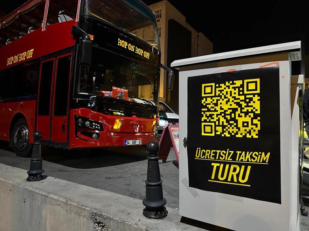 Taksim’i bir de böyle dolaşın: Uluslararası Af Örgütü’nden protesto turu! | Kaos GL - LGBTİ+ Haber Portalı Haber