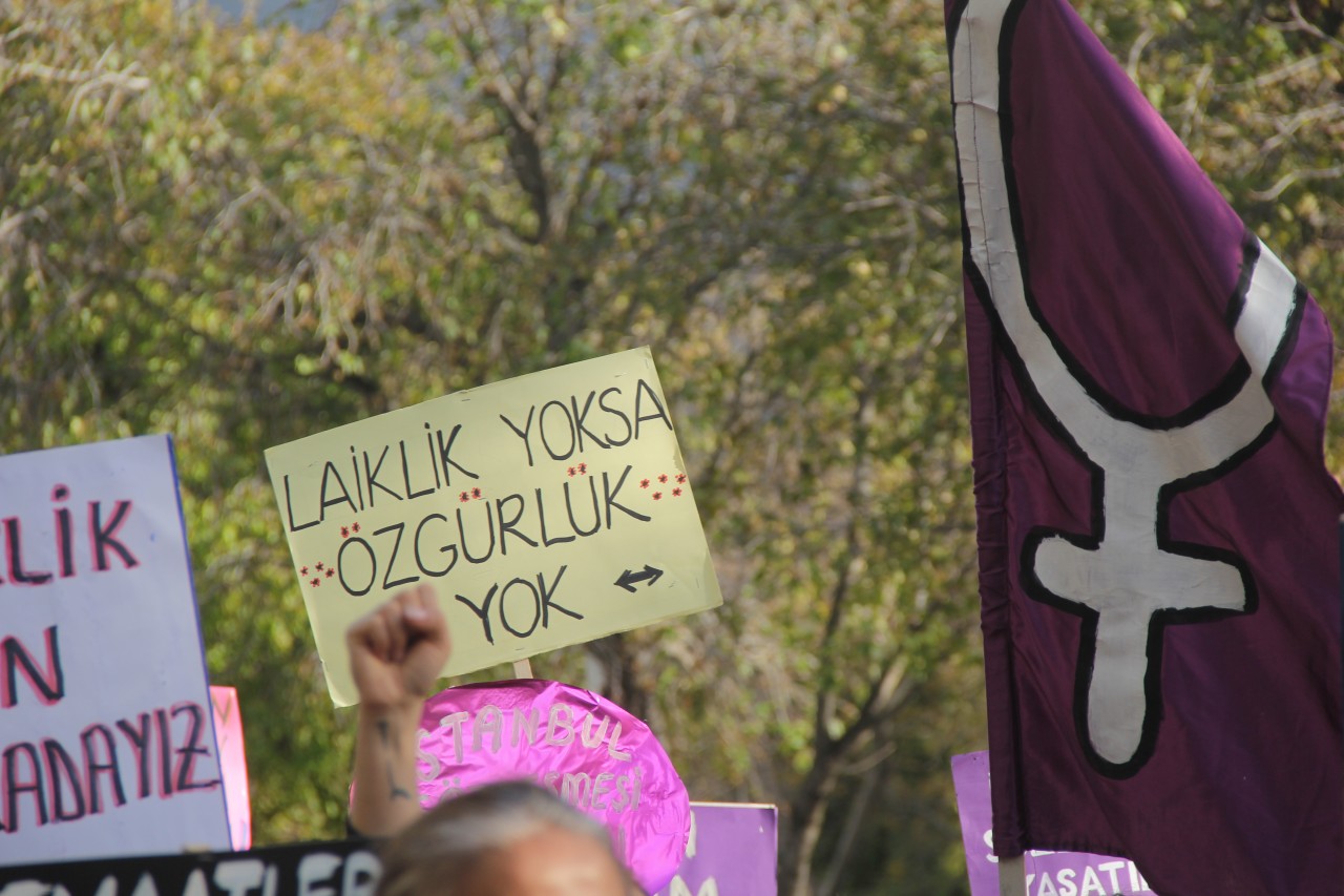 Taliban yıldönümünde Türkiye’de kadınlar ve LGBTİ+lar hedefte: Diyanet ve iktidarın saldırıları artıyor | Kaos GL - LGBTİ+ Haber Portalı Haber