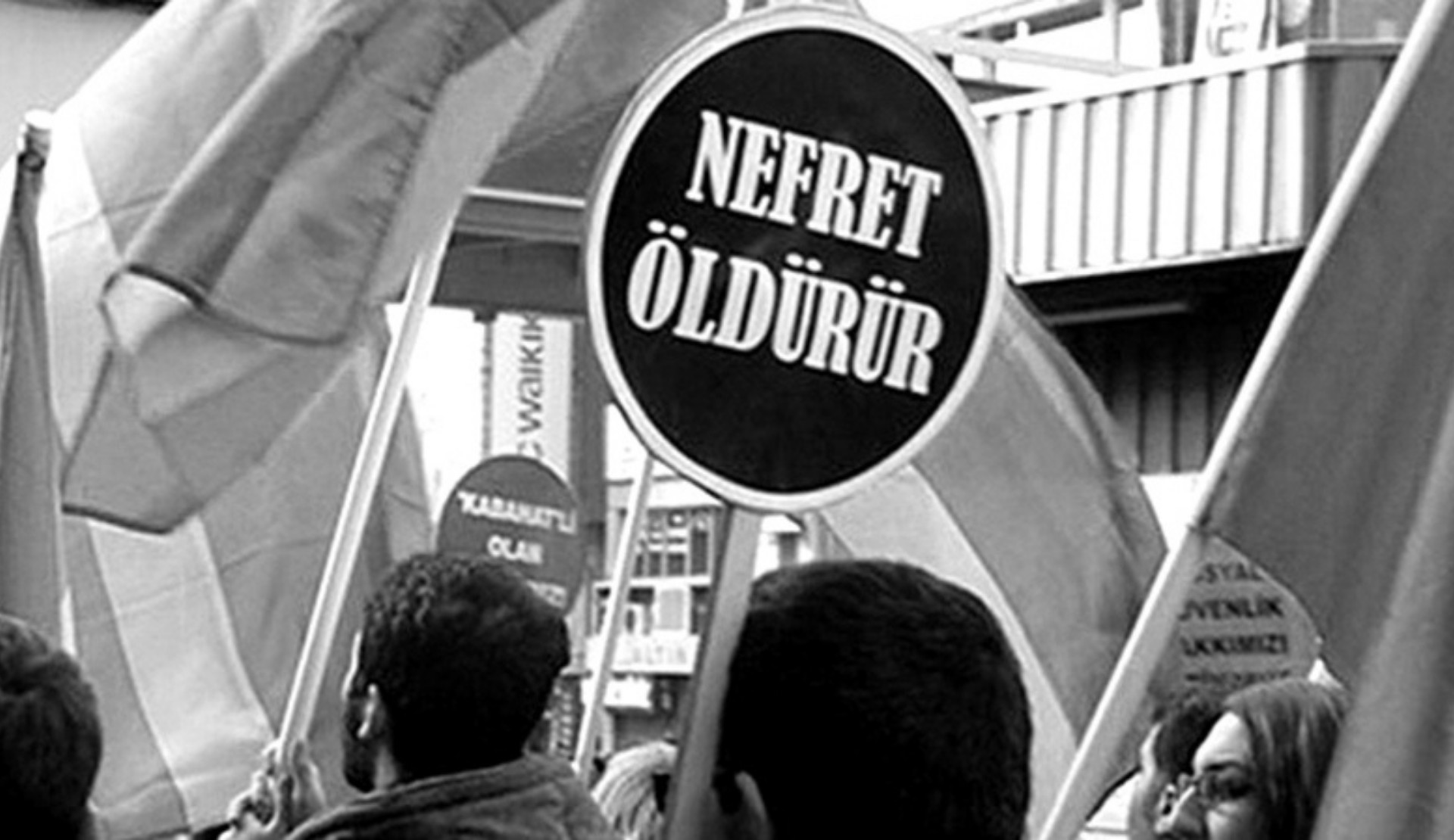 Tarlabaşı’nda translara yönelik polis saldırısı: 7 kişi zorla karakola götürüldü, işkenceye uğradı | Kaos GL - LGBTİ+ Haber Portalı Haber
