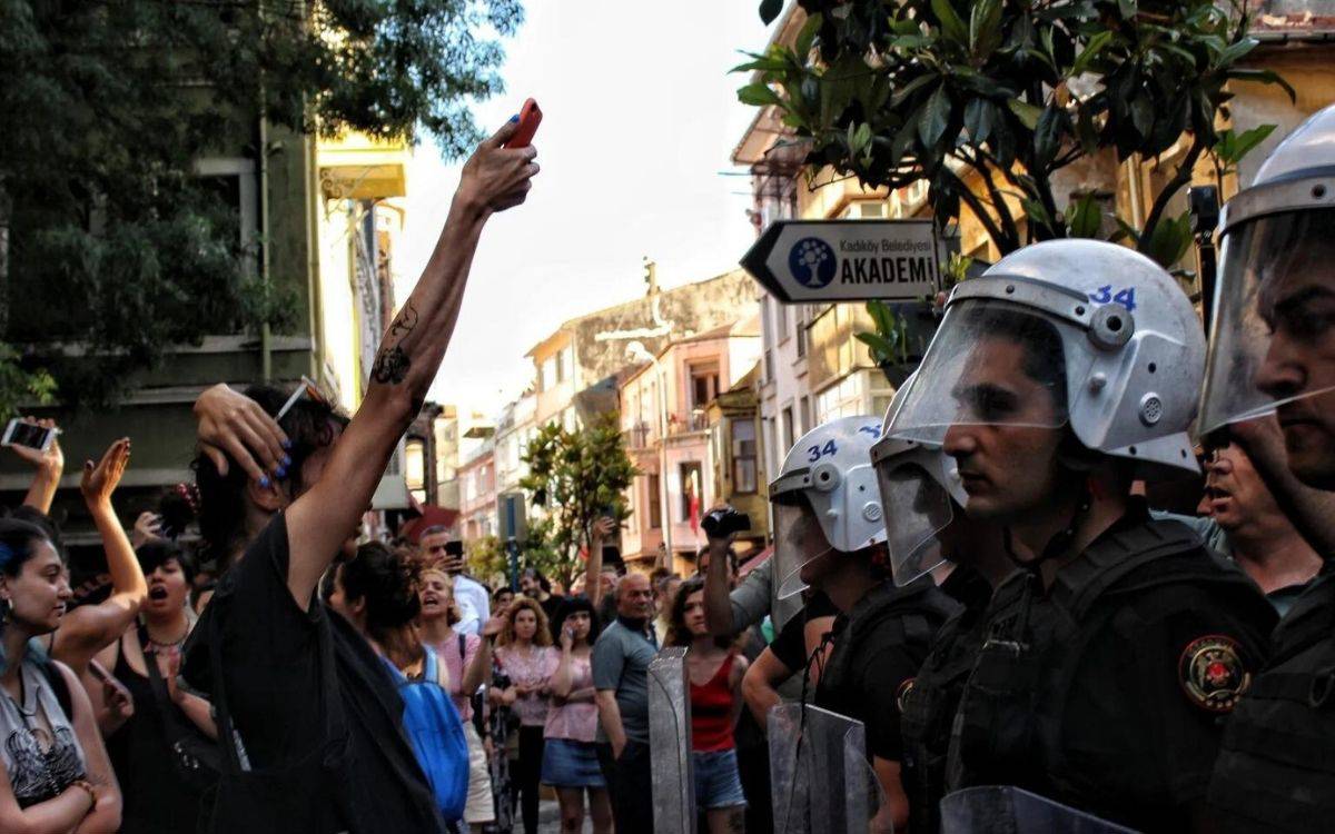 The court acquitted LGBTİ+ activists charged for holding a press statement in Yeldeğirmeni Kaos GL - News Portal for LGBTI+