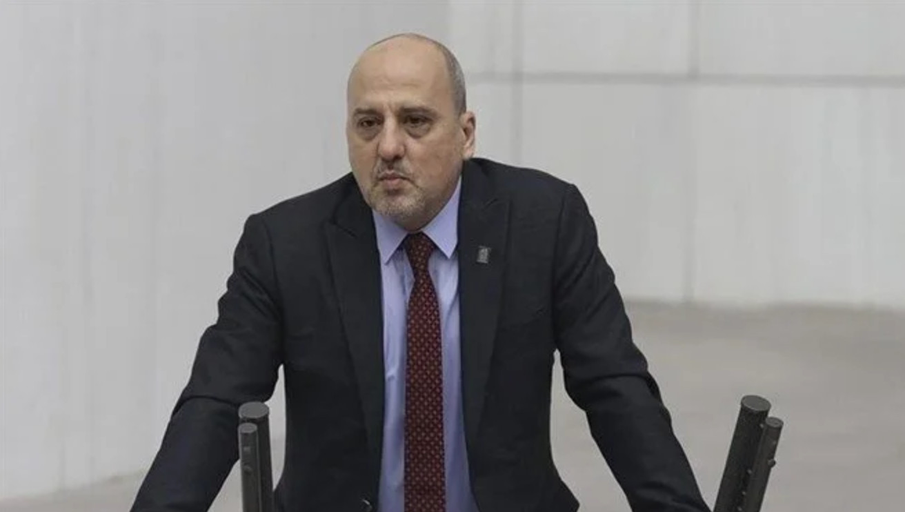 TİP Milletvekili Ahmet Şık’tan hormon kullanımına getirilen yaş kısıtlamasına dair soru önergesi  | Kaos GL - LGBTİ+ Haber Portalı Haber