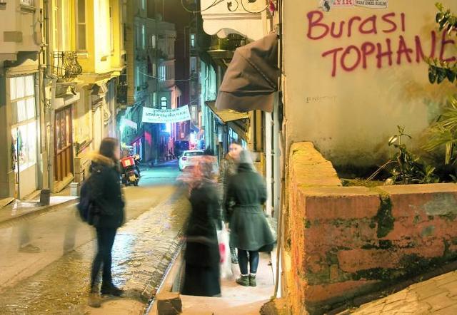 Tophane’de linç girişimine polisten “abartmayın” tepkisi Kaos GL - LGBTİ+ Haber Portalı