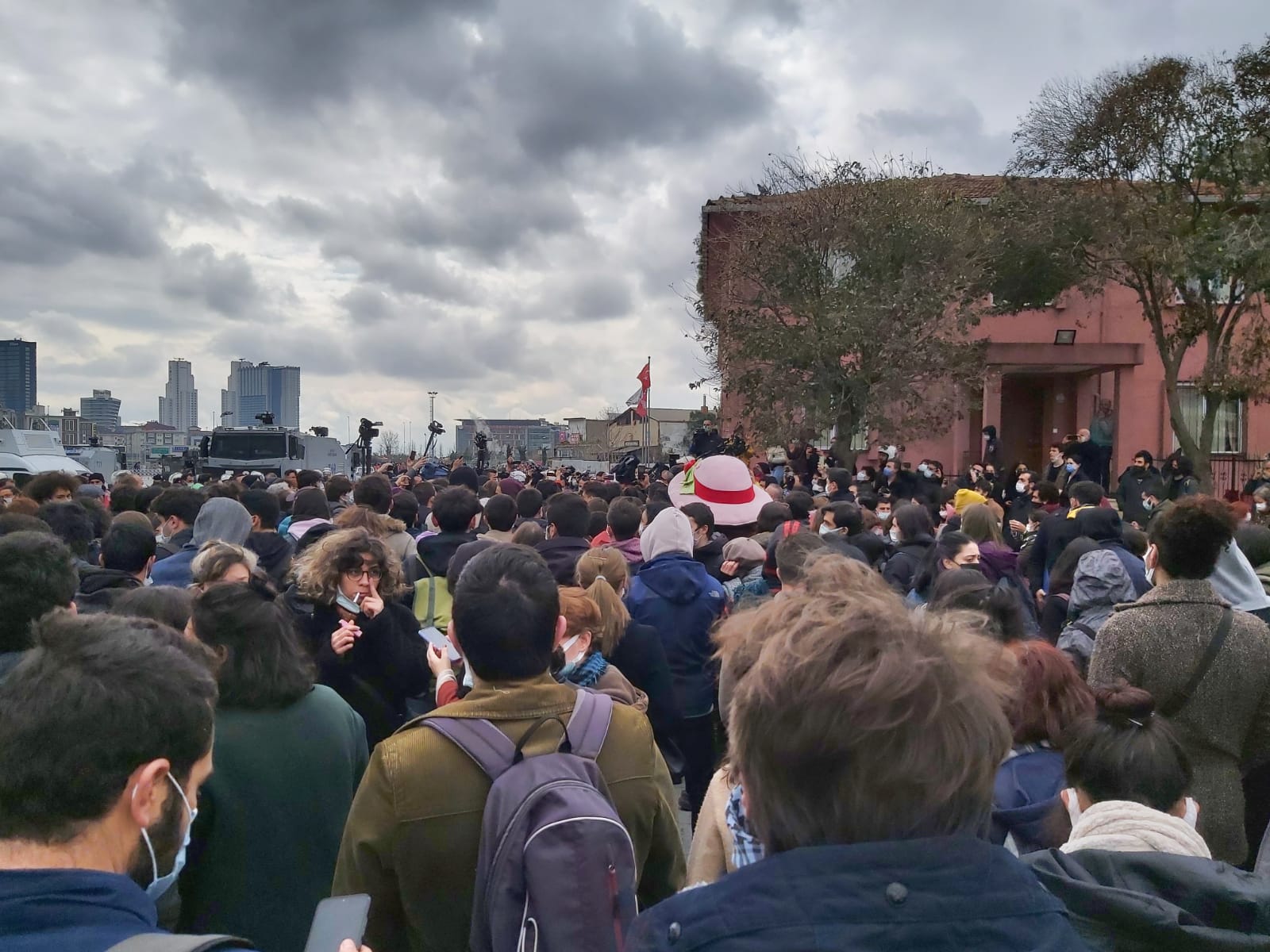 “Toplumu kışkırtanlar LGBTİ+’ları ve Müslümanları birbirlerine karşıt iki grup gibi gösterenlerdir” Kaos GL - LGBTİ+ Haber Portalı