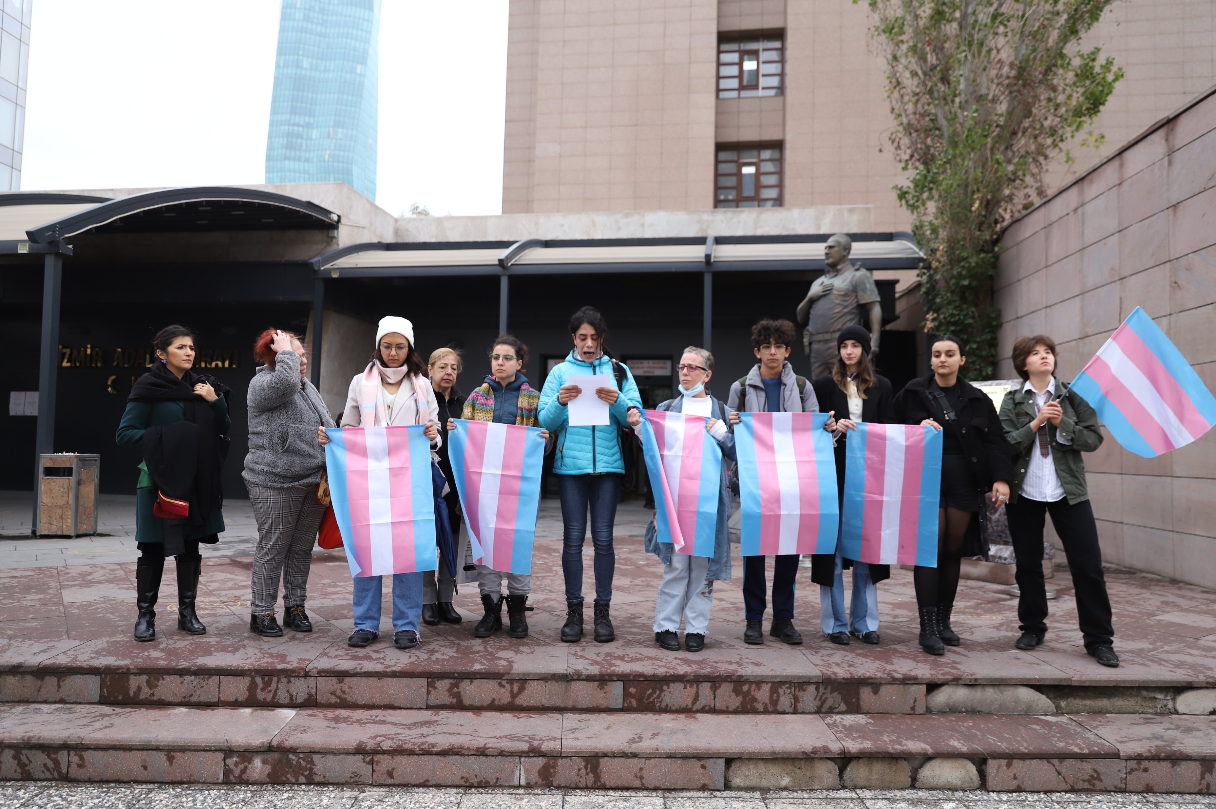 Trans kadına saldırıp ormanlık alana atan erkek yargılanıyor | Kaos GL - LGBTİ+ Haber Portalı Haber
