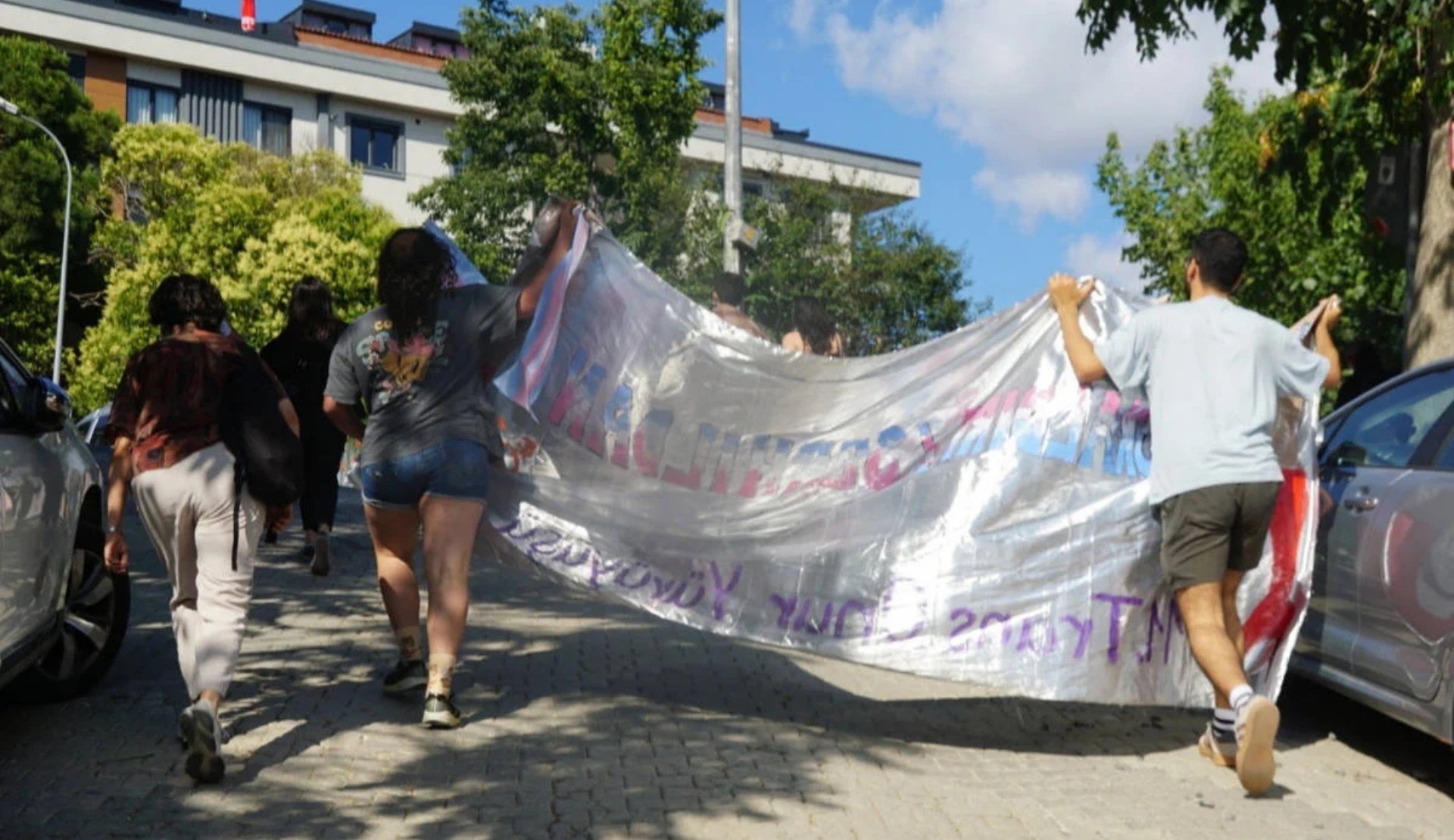 Trans Onur Yürüyüşü öncesi Beyoğlu’nda yasak, metro ve yollar kapatılıyor | Kaos GL - LGBTİ+ Haber Portalı