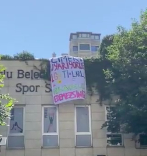 Trans Pride, Cihangir’de pankart astı: “CİMER’i Uyarıyoruz: LGBTİ+’larla Mücadele Edemezsiniz!” | Kaos GL - LGBTİ+ Haber Portalı Haber