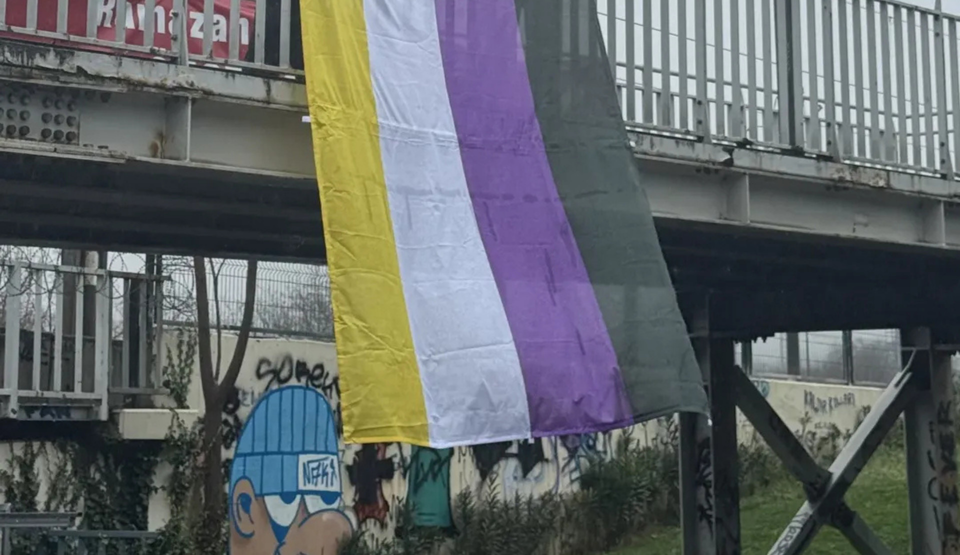 Trans Pride, Trans Görünürlük Günü’nde Ayrılık Çeşmesi’nde: “İkiliklere sığmaz taşarız” | Kaos GL - LGBTİ+ Haber Portalı