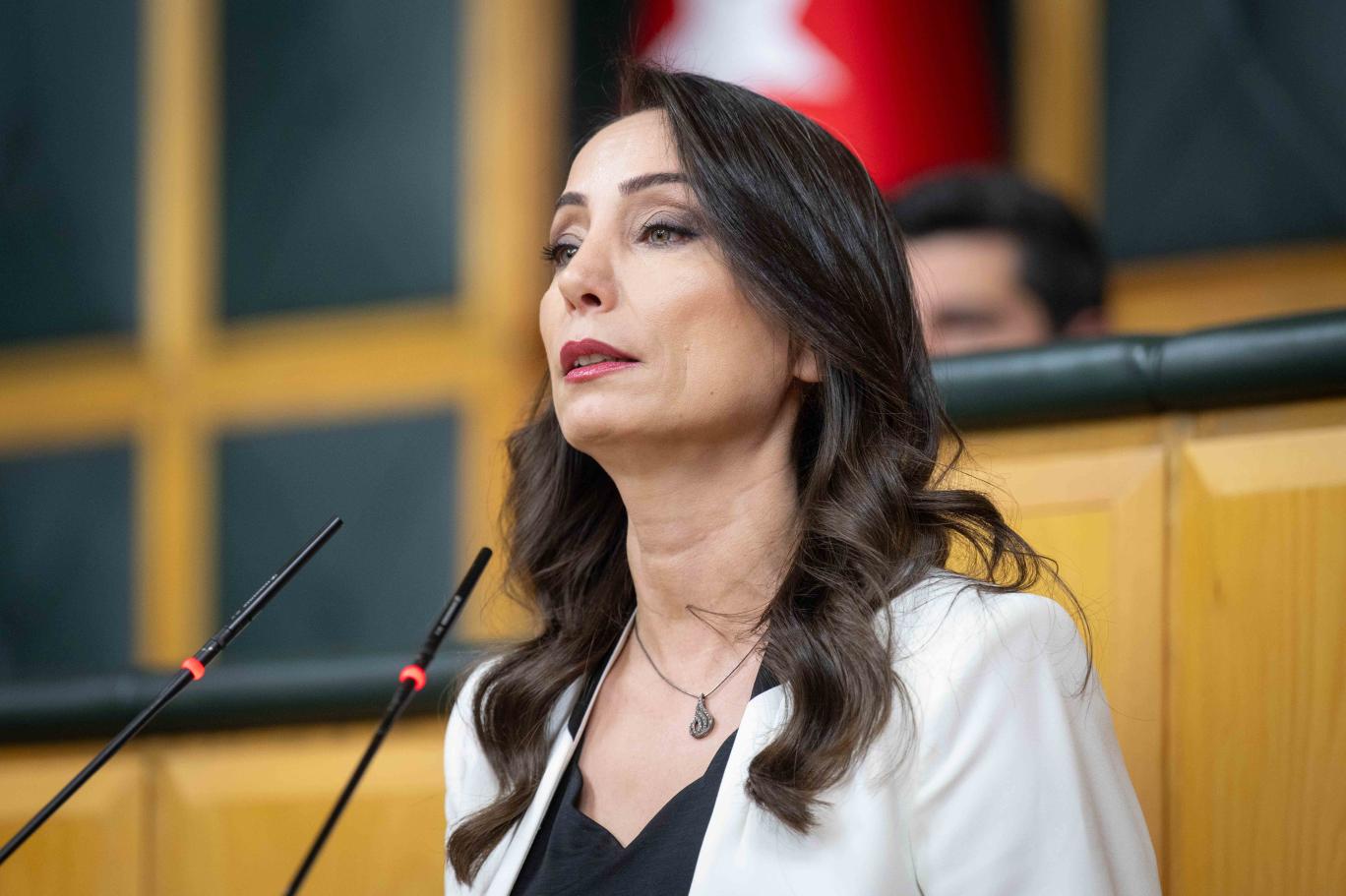 Tülay Hatimoğulları: “LGBTİ+’lar yasaklarla, baskılarla, sansürle yok olmuyor” | Kaos GL - LGBTİ+ Haber Portalı