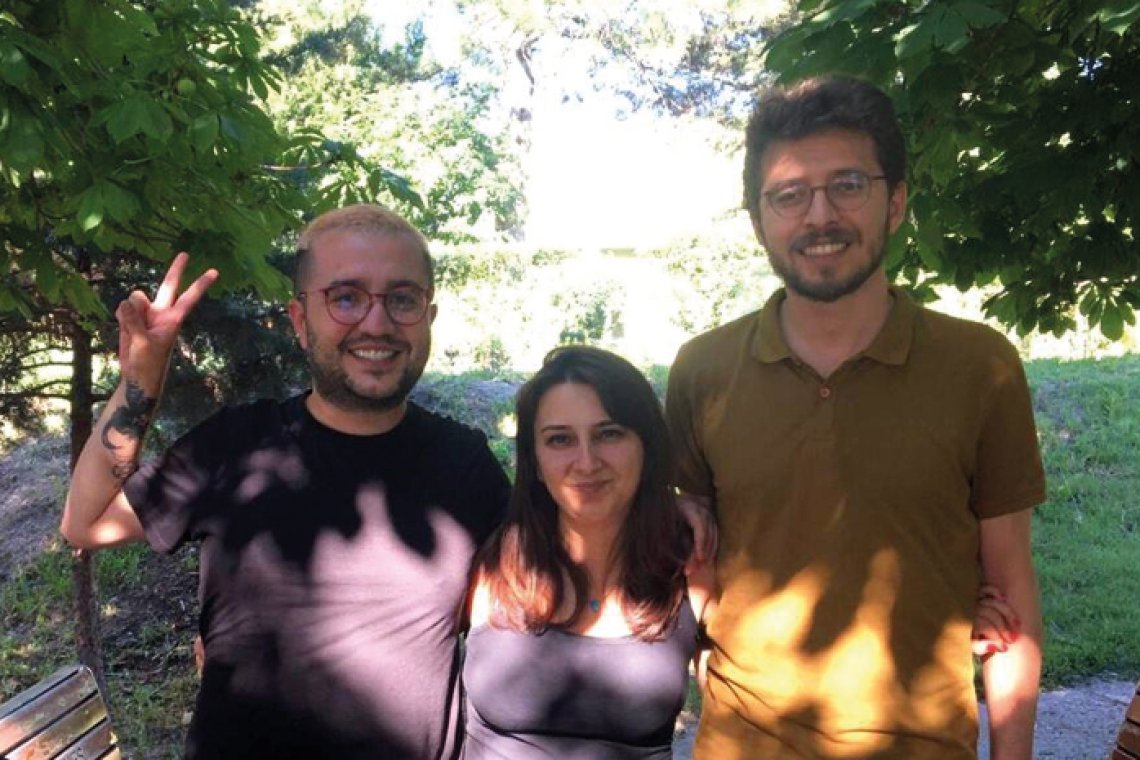 Tutuklu meslektaşlarıyla dayanışmak isterken gözaltına alınan gazeteciler beraat etti | Kaos GL - LGBTİ+ Haber Portalı Haber