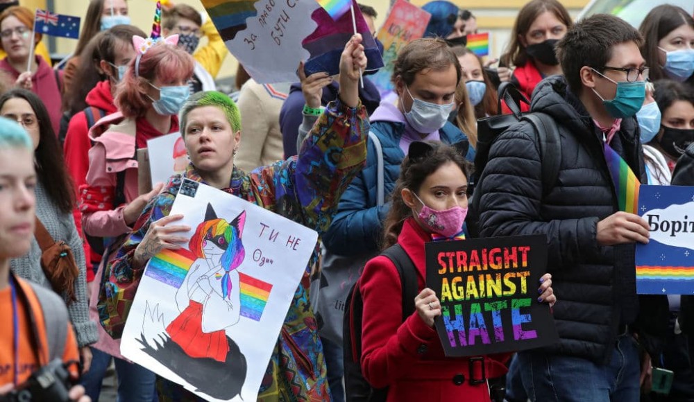 Ukrayna’daki translar transfobik şiddetten korunmak için hormon ilaçlarını kullanmayı bırakıyorlar! | Kaos GL - LGBTİ+ Haber Portalı Haber