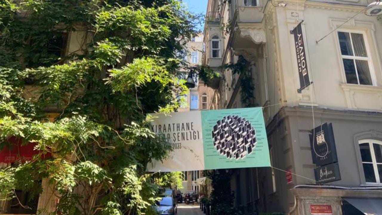 Umami Kitap ve obiçim yayınlar Kıraathane Kitap Şenliği’nde | Kaos GL - LGBTİ+ Haber Portalı Haber