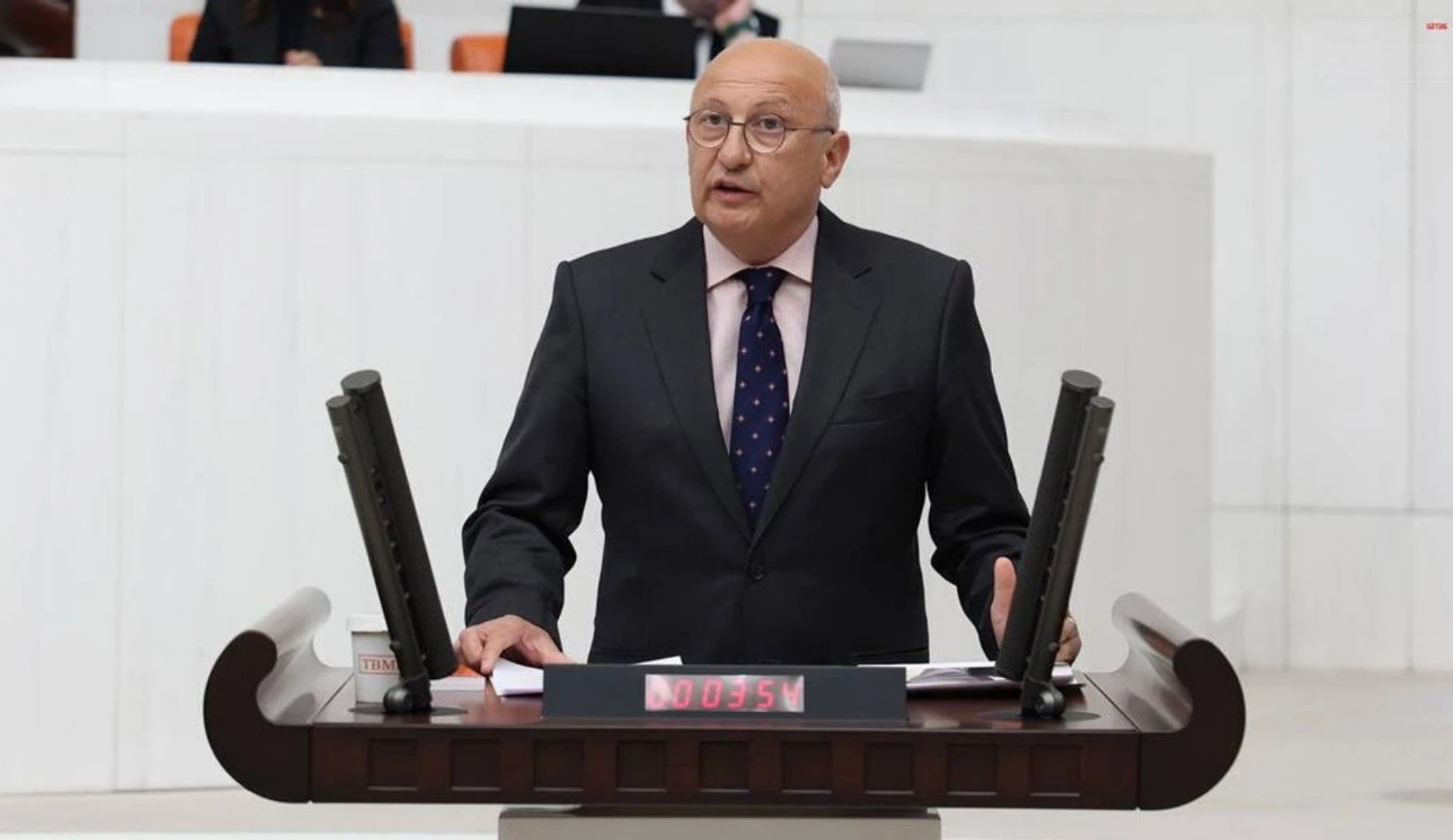 YENİ Parti Genel Başkan Yardımcısı Çakırözer: “Yıldız Tar’ın da aralarında olduğu 15 gazeteci aylarca tutuklu kaldı” | Kaos GL - LGBTİ+ Haber Portalı