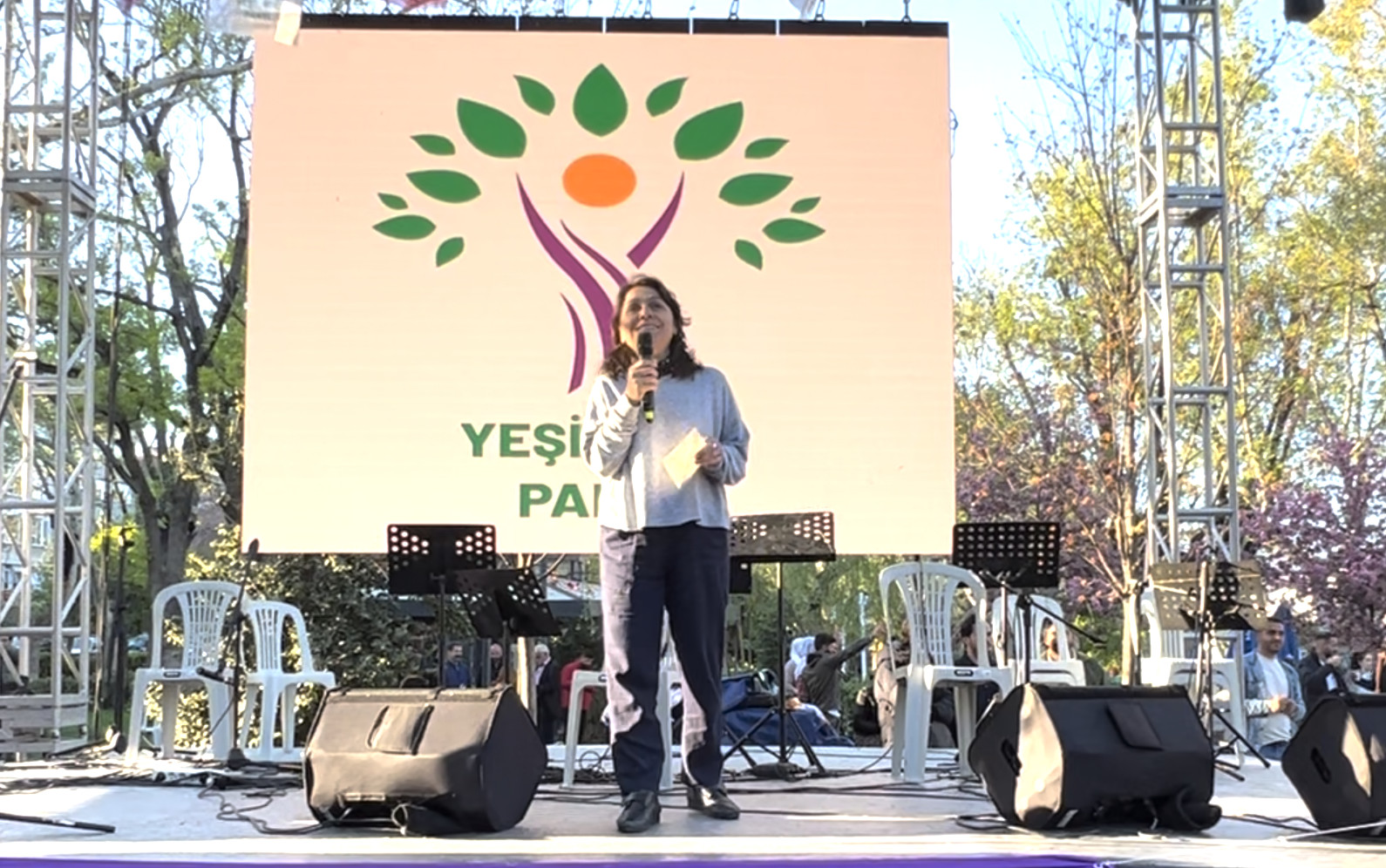 Yeşil Sol adayı Özgül Saki: LGBTİ+’ların varoluşlarına yönelik nefret politikalarına isyandayız! | Kaos GL - LGBTİ+ Haber Portalı Haber