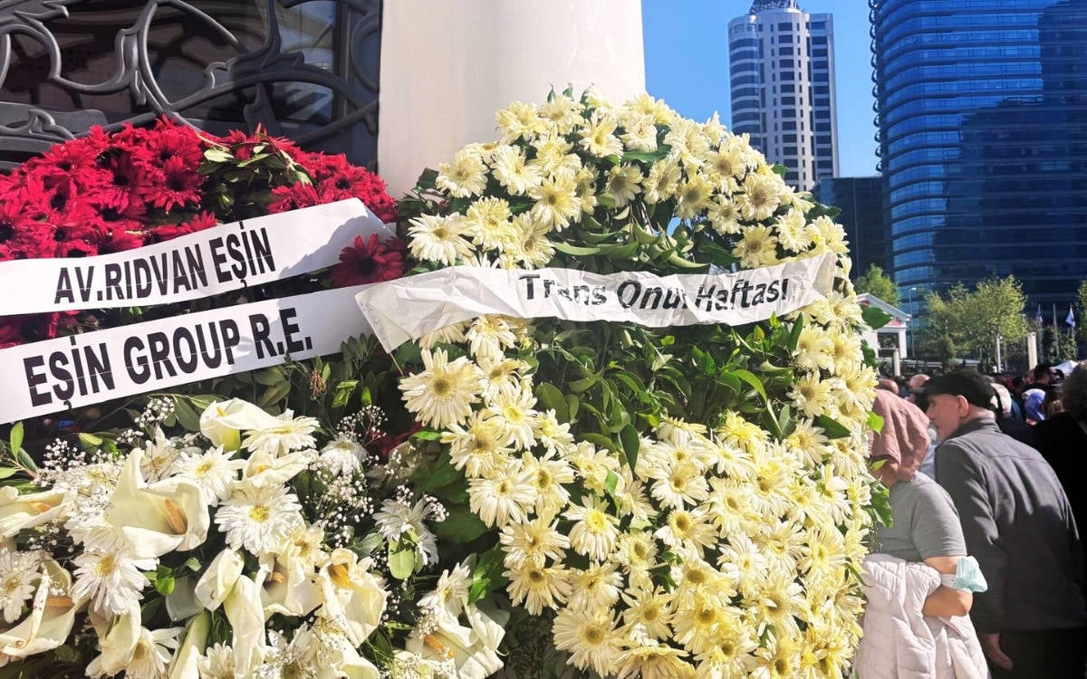 Yoldaşının cenazesine çelenk yollayamamak: Kamusal yas kimin hakkı? Kaos GL - LGBTİ+ Haber Portalı