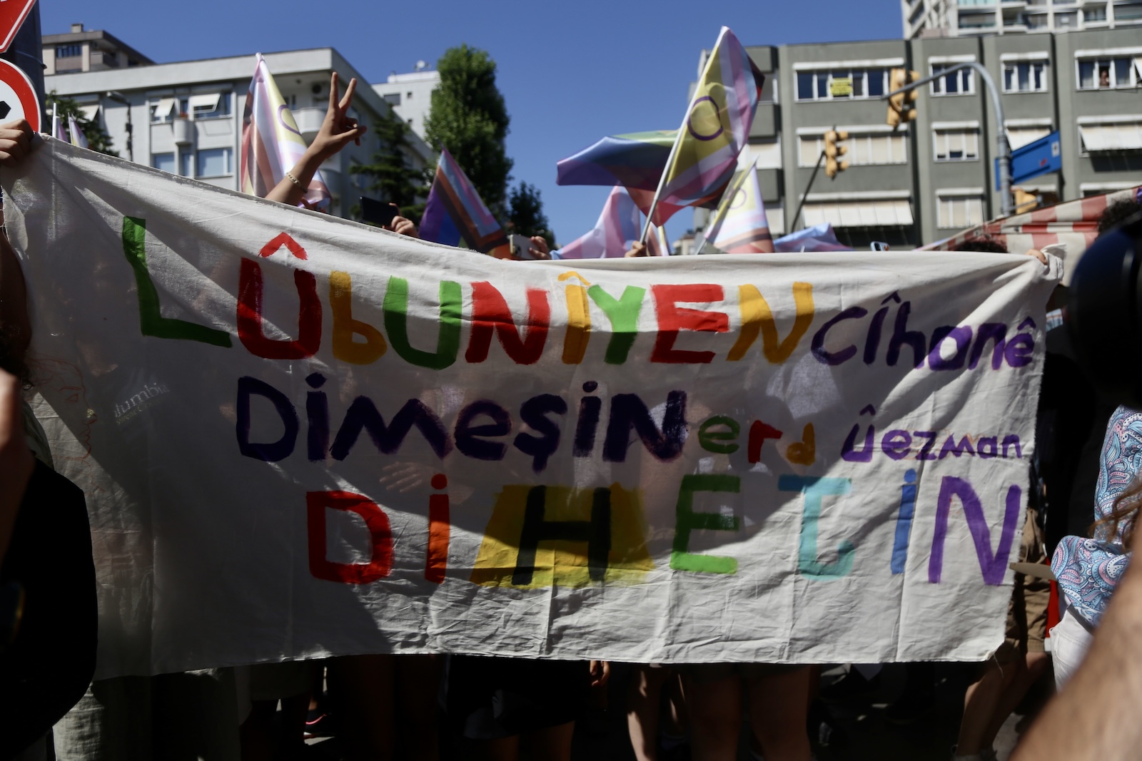 bir-lubunyanin-ilk-orgutlenme-deneyimi-32-istanbul-onur-haftasi-ve-22-istanbul-onur-yuruyusu-1 bir-lubunyanin-ilk-orgutlenme-deneyimi-32-istanbul-onur-haftasi-ve-22-istanbul-onur-yuruyusu-1