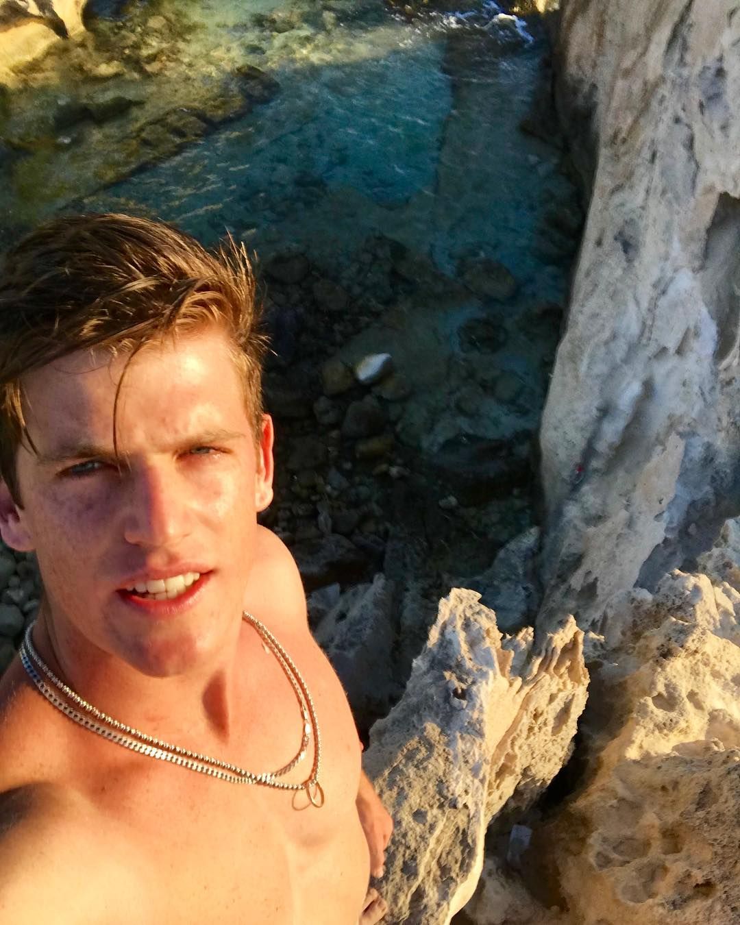 korona-gunlerinde-izlememeniz-gereken-3-sey-2 korona-gunlerinde-izlememeniz-gereken-3-sey-2