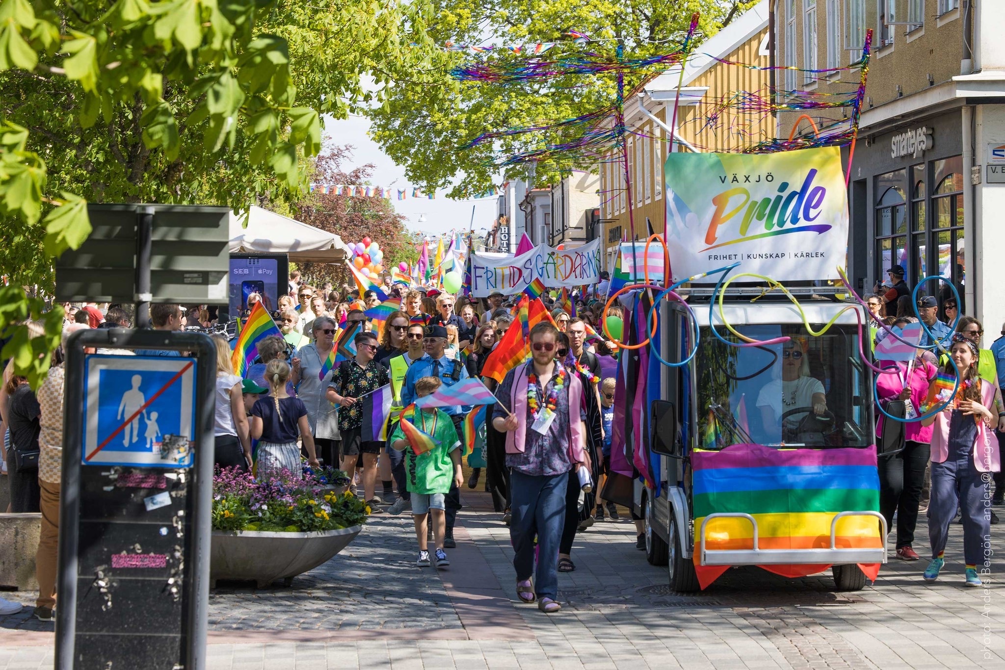 İsveç’te Pride deneyimi: Geleceğe dair endişeli bir kutlama Kaos GL - LGBTİ+ Haber Portalı