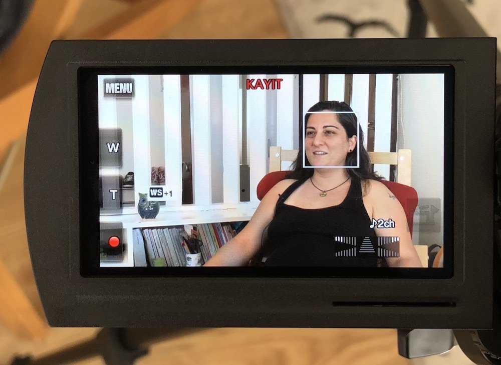 Oya Burcu: “Eşcinsellerin her yerde olduğunu daha fazla insan göstermemiz gerekiyordu” | Kaos GL - LGBTİ+ Haber Portalı Gökkuşağı Forumu Köşe Yazısı