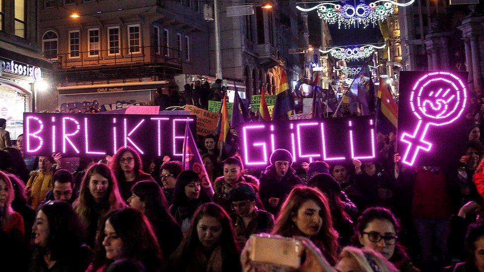 Kadınlar Birlikte Güçlü, 2023’ü eylemle karşılıyor Kaos GL - LGBTİ+ Haber Portalı