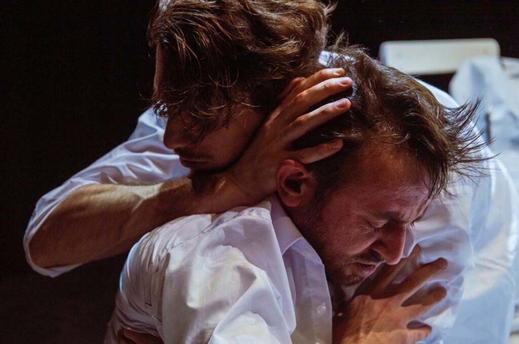 Türkiye’nin içinden kuir tiyatro oyunu: Misket | Kaos GL - LGBTİ+ Haber Portalı Gökkuşağı Forumu Köşe Yazısı