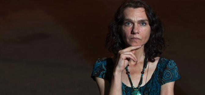 Aslı Erdoğan: İnsanlar ölürken Bach açıp güzel cümleler yazamıyorsun | Kaos GL - LGBTİ+ Haber Portalı Haber