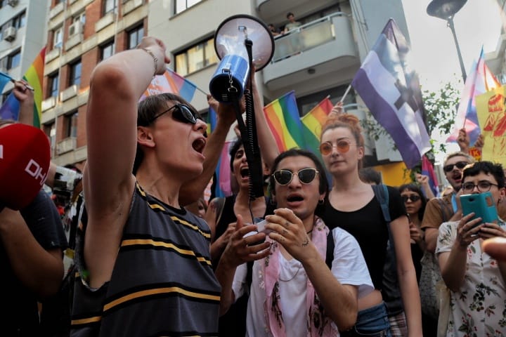 Ateş Alpar objektifinden 7. İzmir Onur Yürüyüşü | Kaos GL - LGBTİ+ Haber Portalı Haber