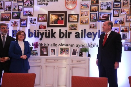 Hükümetin ‘Mutlu Aile’ Tablosunda LGBT’lere Yer Yok Kaos GL - LGBTİ+ Haber Portalı