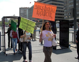 Nur Serter "Seks İşçiliği Konferansı"na Davet Edildi | Kaos GL - LGBTİ+ Haber Portalı Haber