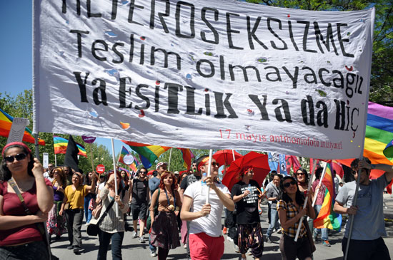LGBT&rsquo;ler 7 Şehirde 1 Mayıs Meydanlarındaydı | Kaos GL - LGBTİ+ Haber Portalı Haber