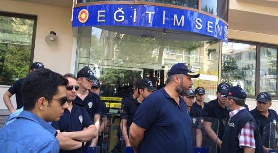 Eğitim-Sen&rsquo;e polis baskını: &lsquo;Savaş konsepti devrede!&rsquo; | Kaos GL - LGBTİ+ Haber Portalı Haber