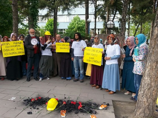 Ankara İlahiyat Öğrencileri: &lsquo;Kader&rsquo; Değil Kapitalizm! | Kaos GL - LGBTİ+ Haber Portalı Haber